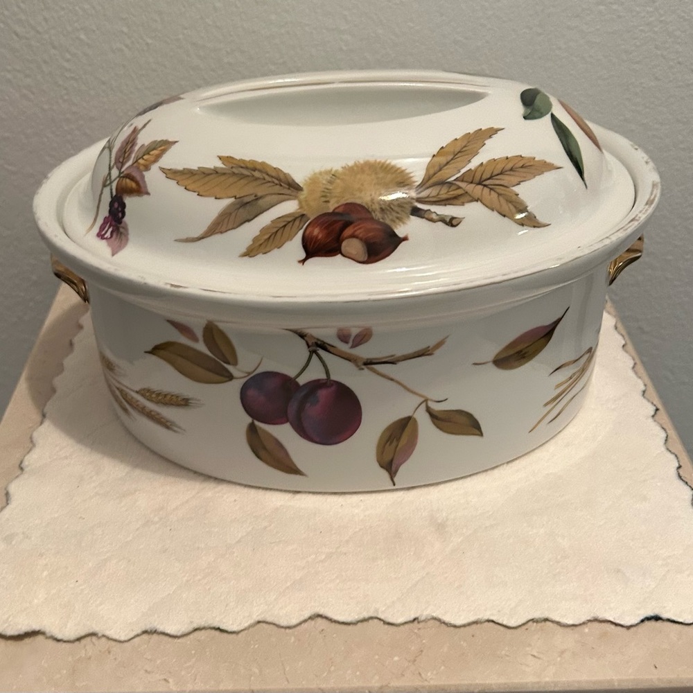 Royal Worcestershire. Flameproof Porcelain. Eves ham casserole dish 10”
